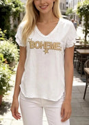T-shirt col V Manon blanc sérigraphie Bohème porté — coton taille unique 34-42 — look estival décontracté femme — ineva
