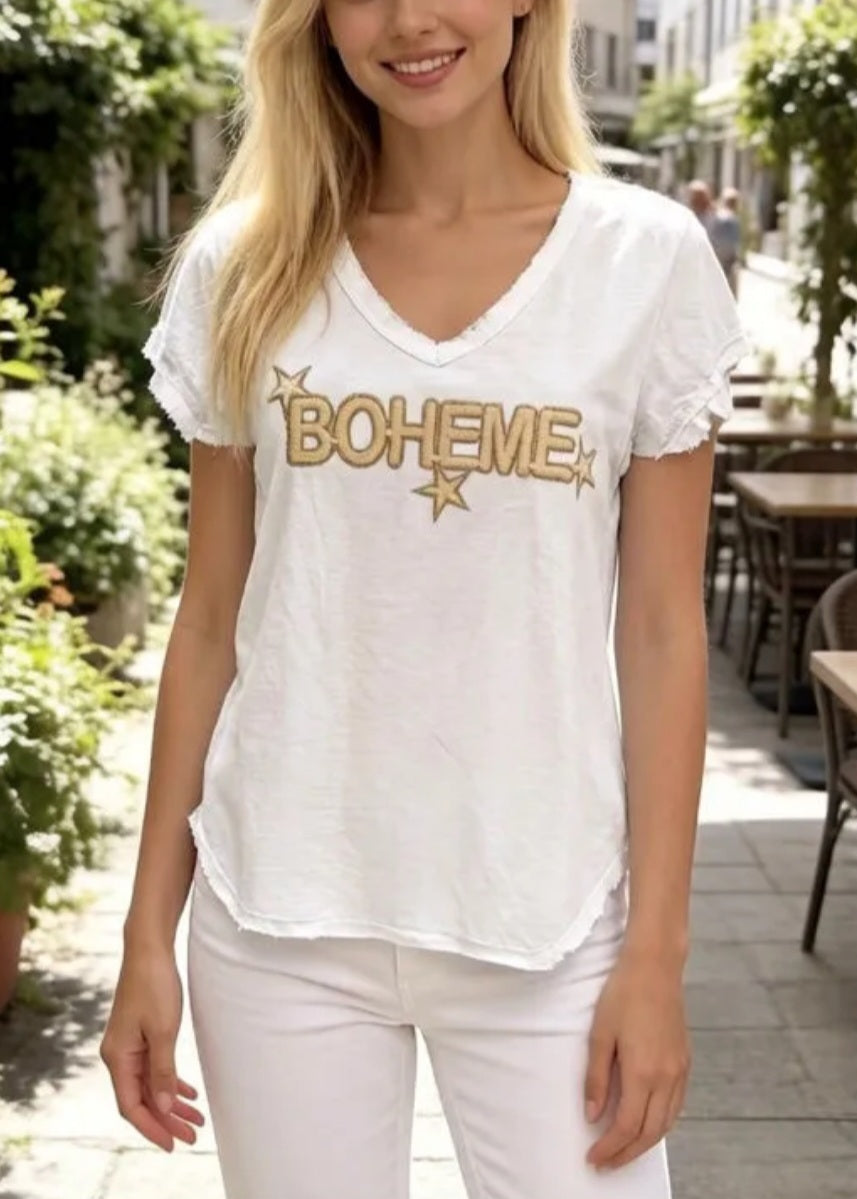 T-shirt col V Manon blanc sérigraphie Bohème porté — coton taille unique 34-42 — look estival décontracté femme — ineva
