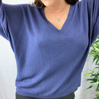 Pull MIREILLE bleu lavande col V oversized modal acrylique femme, best-seller ineva